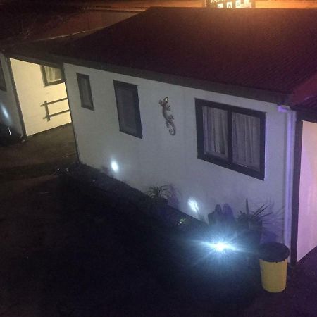 Windsor Lodge & Caravan Park Waitahanui Екстериор снимка